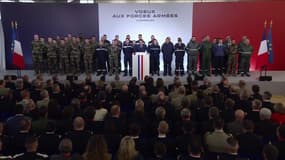 Emmanuel Macron appelle les armées à "enrichir le service national universel"