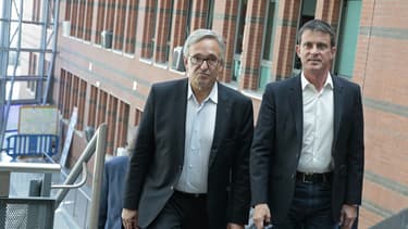 Francis Chouat (à gauche), favori de l'élection législative partielle de l'Essonne, aux côtés de Manuel Valls en 2017.