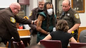 Darrell Brooks, au centre, a été condamné à la prison à vie ce mercredi 16 novembre 2022