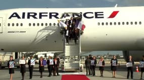 Paris 2024: drapeaux aux fenêtres et tapis rouges pour le retour de la délégation olympique