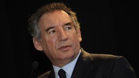 Nicolas Sarkozy, qui a déclaré jeudi qu'il arrêterait la politique s'il était battu à l'élection présidentielle, "prépare sa sortie", a estimé François Bayrou, qui juge les propos du président sortant "un peu crépusculaires". /Photo prise le 27 février 20