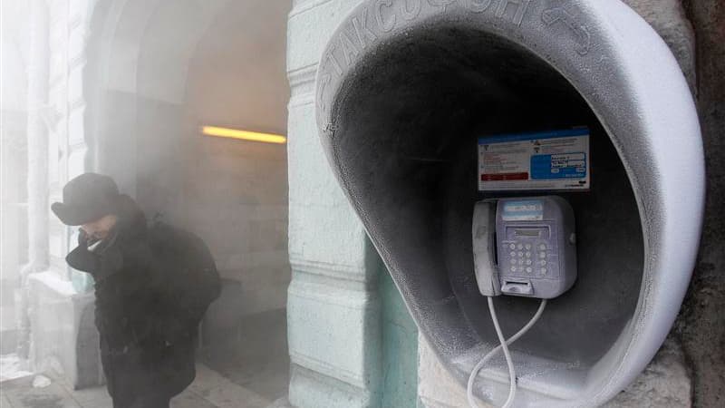 A Kiev, où la température a atteint -20°C mercredi matin. Treize personnes ont succombé au cours des 24 dernières heures à la vague de froid qui frappe l'Ukraine, portant à 43 le nombre de victimes des températures glaciales dans l'ancienne république sov