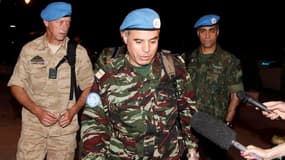 Le colonel marocain Ahmed Himmiche (au centre), qui dirige l'équipe des premiers observateurs de l'Onu en Syrie, mardi à Damas au retour d'un déplacement à Deraa, dans le sud du pays. Les préparatifs de ces six observateurs chargés de veiller au respect d