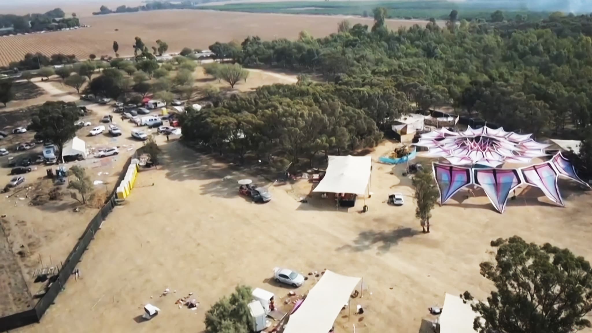 Une vue aérienne du site du festival Supernova, attaqué par le Hamas, le samedi 7 octobre 2023. Une vue aérienne du site du festival Supernova, attaqué par le Hamas, le samedi 7 octobre 2023.