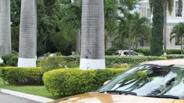 Usain Bolt a reçu cette Nissan GT-R dorée en 2012. Il en possède également une noire.
