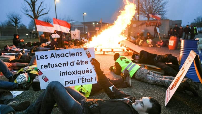 Une partie de la population s'est toujours opposée au stockage, comme ici, le 12 février 2019, à l'entrée du site. (Haut-Rhin) Une partie de la population s'est toujours opposée au stockage, comme ici, le 12 février 2019, à l'entrée du site. (Haut-Rhin)