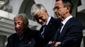 Le président du Sénat Gérard Larcher (g), le chef des députés LR, Laurent Wauquiez, et le chef des sénateurs LR, Bruno Retailleau, le 12 septembre 2024 à Annecy 