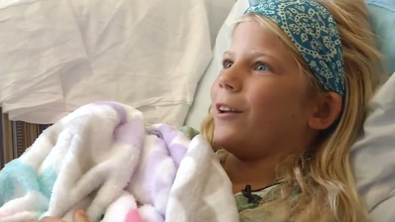 Kaley, 10 ans, a replongé pour sauver son amie malgré sa morsure par un requin.