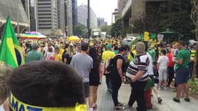 Manifestation contre Dilma Rousseff à São Paulo - Témoins BFMTV