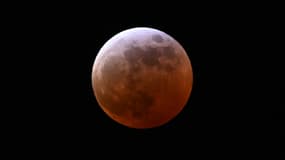 L'éclipse totale de lune photographiée à Palm Springs, en Californie, ce vendredi 14 mars. 