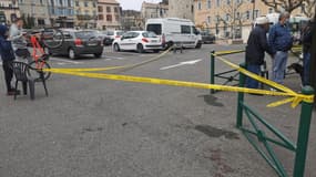 l'agression a eu lieu ce mardi midi devant la mairie de Sisteron.