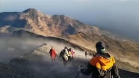 À Lombok, ces randonneurs ont vécu le séisme sur les pentes d’un volcan