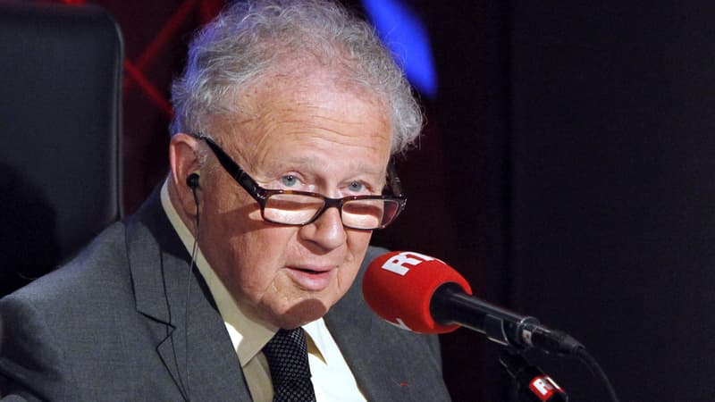 Mort de Philippe Bouvard: Emmanuel Macron salue "sa liberté de ton et son humour, ce goût si français du bon mot"
