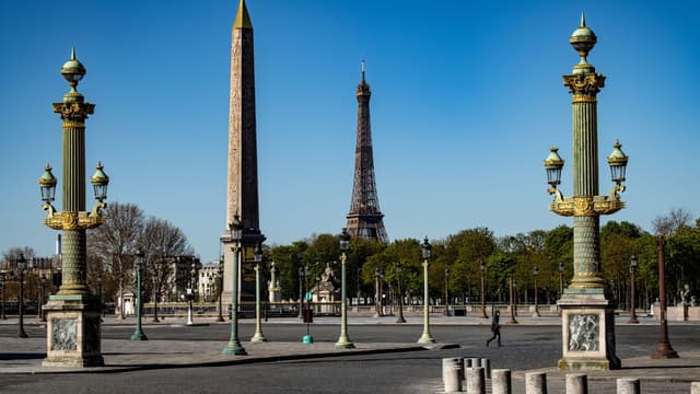 A Paris, alors que la France se confine, les rues sont désertes.
