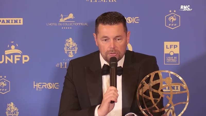 OM : Sage prend la défense de Beye, 