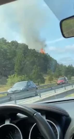 L'incendie dans l'Aude filmé depuis l'autoroute - Témoins BFMTV