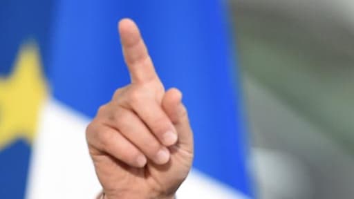 La cote de popularité du président François Hollande, à un mois de son départ de l'Elysée, est restée stable à 22% d'opinions favorables