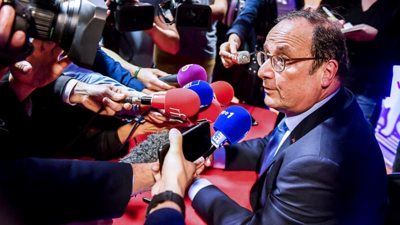François Hollande le 18 juin  2018 lors d'une séance de dédicaces de son livre. 