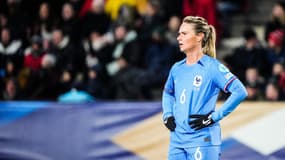 Amandine Henry lors de France-Autriche, le 1er décembre 2023.