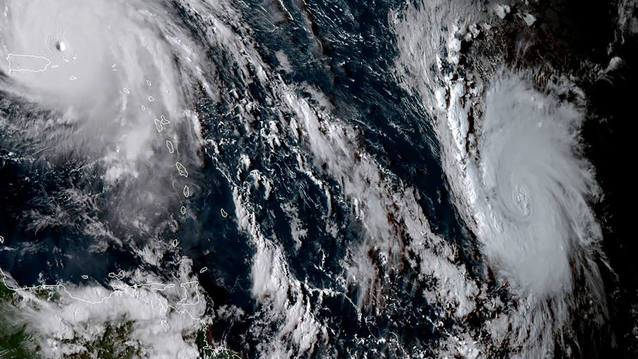 Irma (gauche) est suivi de Jose (droite), un ouragan de catégorie 1 qui suit une trajectoire comparable. Irma (gauche) est suivi de Jose (droite), un ouragan de catégorie 1 qui suit une trajectoire comparable.
