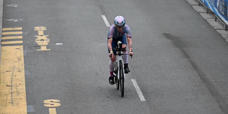 Un cycliste lors d'un triathlon, illustration