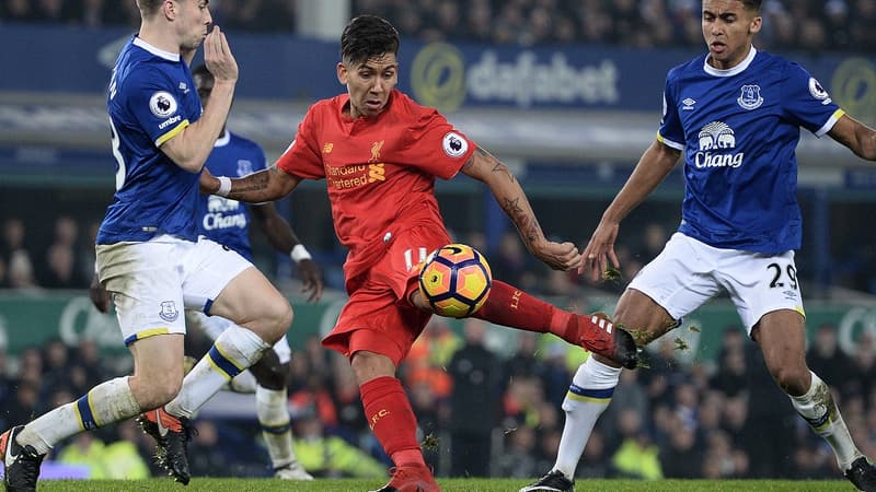 Roberto Firmino face à Everton