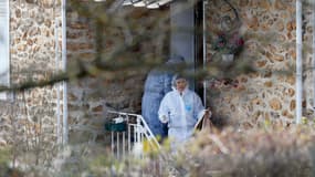 La police scientifique a effectué des perquisitions au domicile familial, à Dampmart, où les trois enfants ont été retrouvés égorgés.