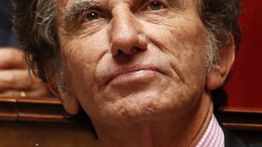 Jack Lang, qui était depuis plusieurs semaines en quête d'une circonscription pour les élections législatives du printemps en France, sera candidat dans les Vosges, département où il est né il y a un peu plus de 72 ans. /Photo d'archives/REUTERS/Charles P