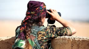 Une combattante YPJ près de Raqqa, en Syrie, en novembre 2016. (photo d'illustration)
