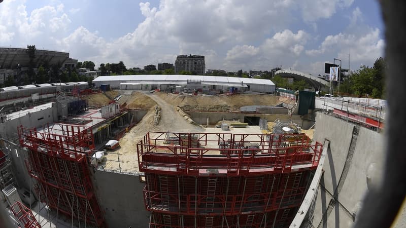 Une légère baisse de l'activité est prévue en juin dans le bâtiment. Ici, les travaux d'extension du complexe de Roland Garros.