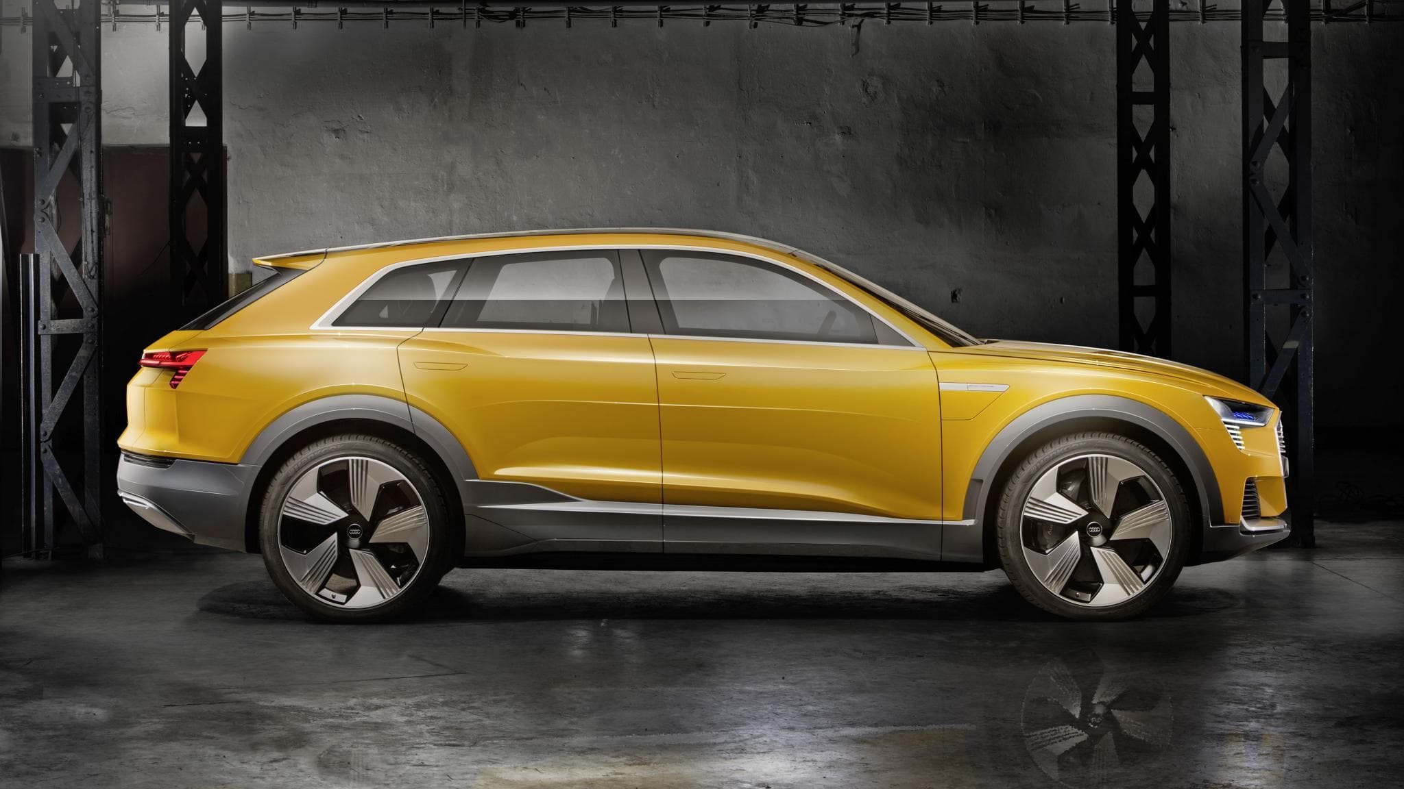Le H-Tron est similaire au E-Tron Quattro qui entrera en production pour 2017. Le H-Tron est similaire au E-Tron Quattro qui entrera en production pour 2017.