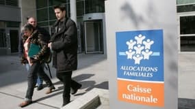 Les Caisses d'allocations familiales, qui devront effectuer de lourdes économies, craignent le coût de la réforme des rythmes scolaires.