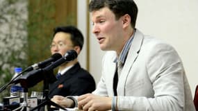 L'étudiant américain Otto Warmbier (au premier plan), sur une photo diffusée le 1er mars 2016 par l'agence officielle nord-coréenne KCNA