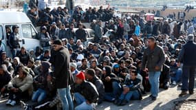 Ces six derniers jours, plus de 5 000 immigrants clandestins ont débarqué sur la petite île italienne de Lampedusa, à 138 km des côtes tunisiennes.