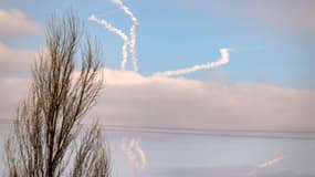 Des missiles anti-aériens dans le ciel de Kiev, le 14 mars 2022 