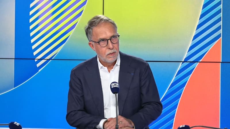 "Matin midi et soir, de nouvelles taxes, de nouveaux impôts sont votés": ce patron suspend la construction de son siège social pour alerter l'État