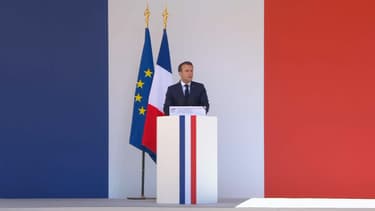 Macron aux Invalides, lors de l'hommage aux deux commandos marines tués au Burkina Faso