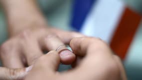 Les premiers mariages homosexuels pourraient être célébrés mi-2013.