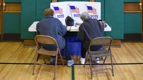 Des électeurs américains votent dans un gymnase de Greenwich, dans le Connecticut, le 26 avril 2016.