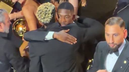 DU RESPECT ET UNE BELLE ACCOLADE: LAMINE YAMAL EST MONTÉ SUR SCÈNE POUR FÉLICITER OUSMANE DEMBÉLÉ LORS DU BALLON D’OR