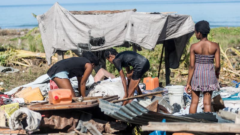 Des Haïtiens après le séisme.