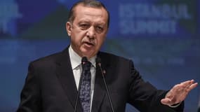 Le président turc Recep Tayyip Erdogan en conférence de presse, le 15 avril 2016.