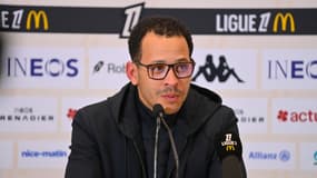 Liam Rosenior en conférence de presse après Nice-Strasbourg, le 3 janvier 2026.