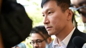 Le pasteur Kong Hee, coupable d'avoir détourné avec des collègues environ 33 millions d'euros, quitte la cour d'appel, le 7 avril 2017 à Singapour