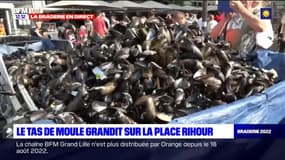 Braderie de Lille: le tas de moules s'agrandit sur la place Rihour