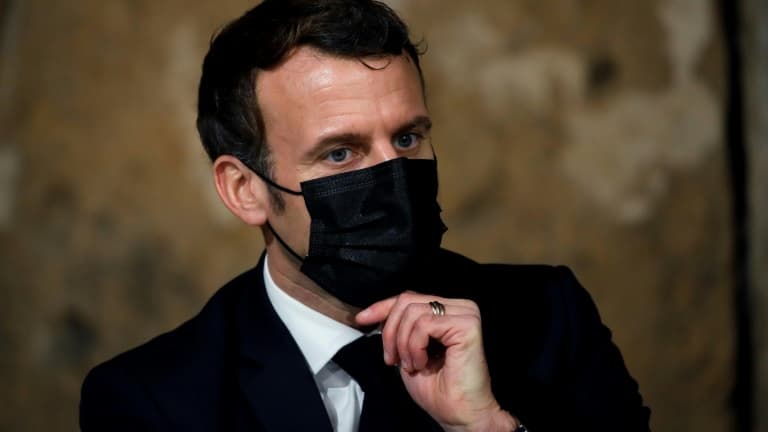 Le président Emmanuel Macron, le 12 janvier 2021 à Tilly, dans le Calvados