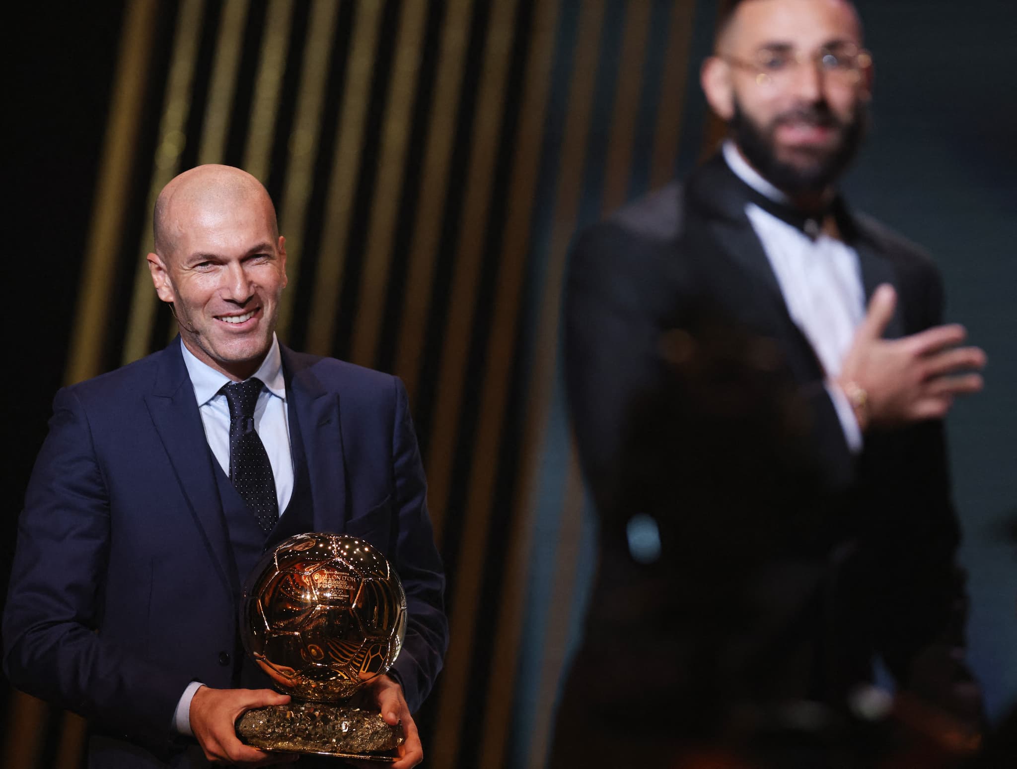 Football / Ballon d'Or. « Éternel », « Karim a montré la voie », « de l'or  pur »… le sacre de Benzema fait le tour du monde