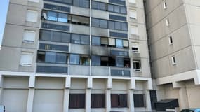 Une famille de quatre personnes, dont deux enfants, se trouvait dans l'habitation.