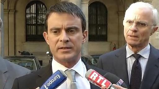 Le ministre de l'Intérieur s'est félicité de "l'enquête minutieuse" sur "l'agression inqualifiable" d'un militaire samedi à La Défense.