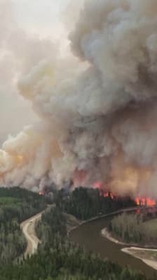 Canada: des milliers de personnes évacuées pour échapper aux incendies 